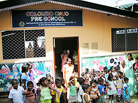 スリランカ　コロンボ中央幼稚園　園舎と子供たち